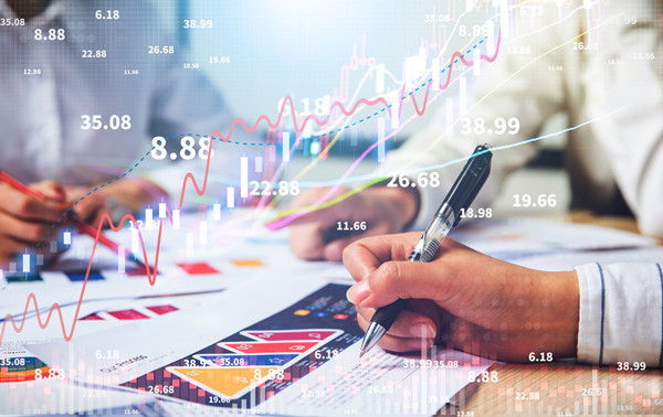 在快速變化的市場(chǎng)環(huán)境中，如何調(diào)整薪酬策略？