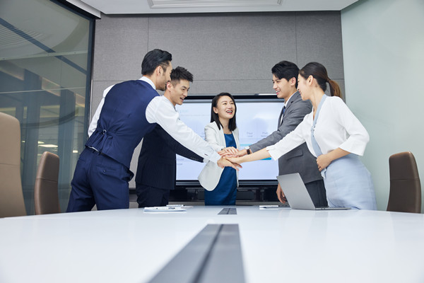 如何通過人力資源管理計劃支持年度經(jīng)營計劃？