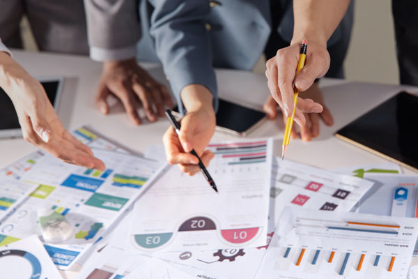 年度經(jīng)營計(jì)劃評(píng)估與監(jiān)控：實(shí)時(shí)跟蹤與調(diào)整策略