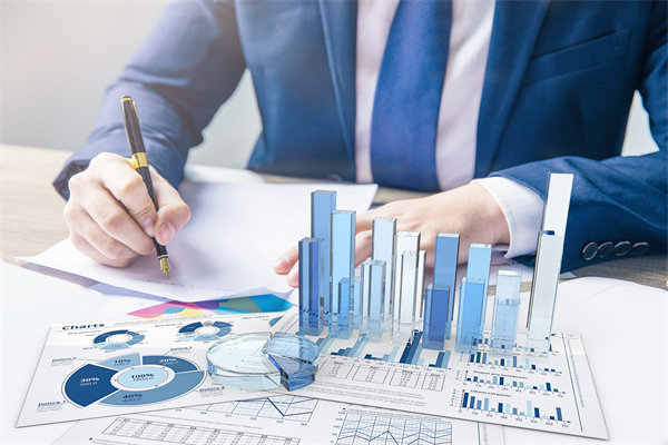 制定精準(zhǔn)經(jīng)營計劃，引領(lǐng)企業(yè)穩(wěn)健發(fā)展，實現(xiàn)長遠(yuǎn)目標(biāo)