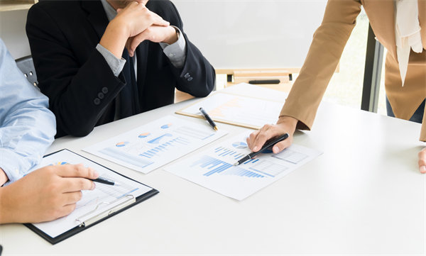 領導力發(fā)展與績效管理：培養(yǎng)領導力，推動組織成功