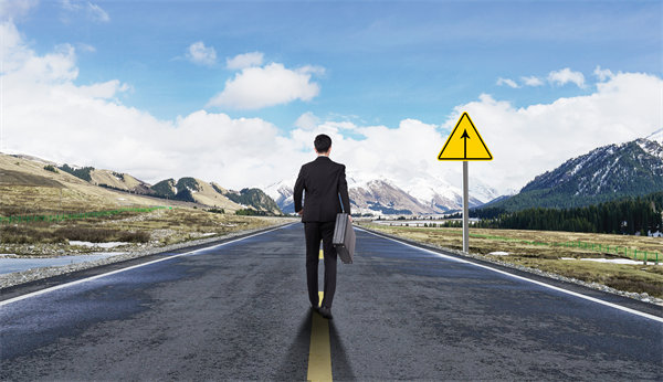 戰(zhàn)略眼光：洞察市場(chǎng)趨勢(shì)，搶占先機(jī)引領(lǐng)未來(lái)