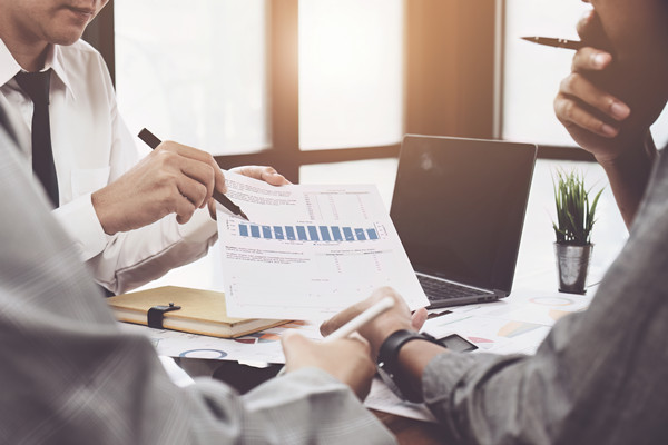 強(qiáng)化風(fēng)險(xiǎn)管理，確保經(jīng)營計(jì)劃穩(wěn)健實(shí)施，保障企業(yè)安全