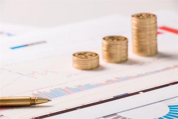 結(jié)合實(shí)際，談?wù)勂髽I(yè)在戰(zhàn)略薪酬設(shè)計(jì)時(shí)要注意哪些問題？