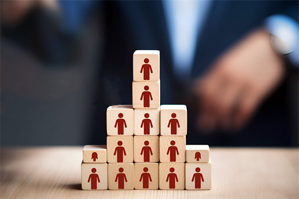 企業(yè)的發(fā)展戰(zhàn)略不僅僅是老板一個人的問題，還有誰？