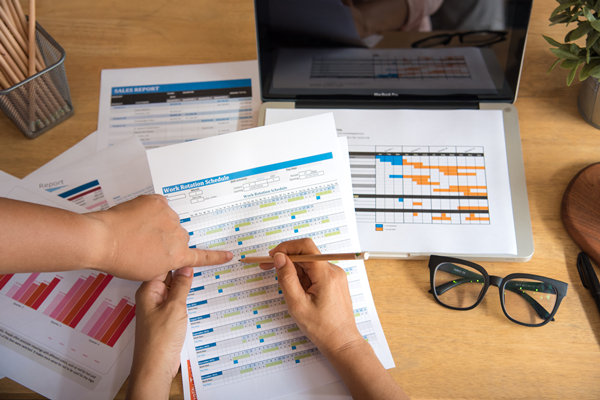 分析順利開展績效管理工作的前提條件有哪些？