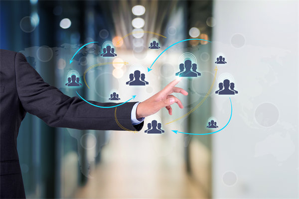 企業(yè)的戰(zhàn)略是精心設(shè)計(jì)的，還是臨機(jī)應(yīng)變的？