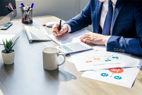 在績效溝通時(shí)，如何給員工提出改進(jìn)意見促進(jìn)績效增長？