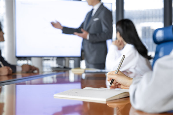 如何保證企業(yè)的年度工作方向與經營目標保持一致？