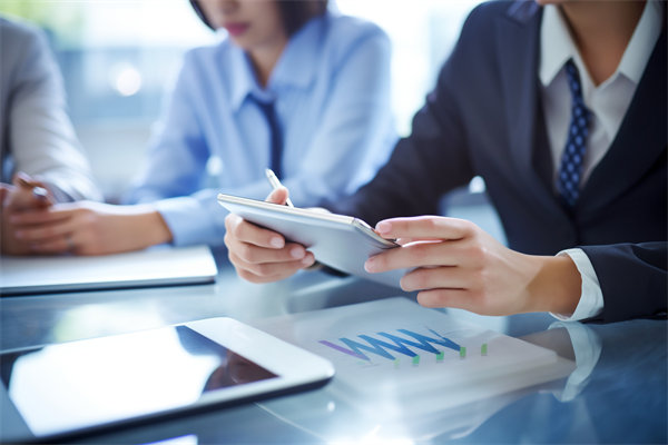 加強(qiáng)企業(yè)管理團(tuán)隊(duì)建設(shè)，打造專(zhuān)業(yè)化、高效化管理團(tuán)隊(duì)