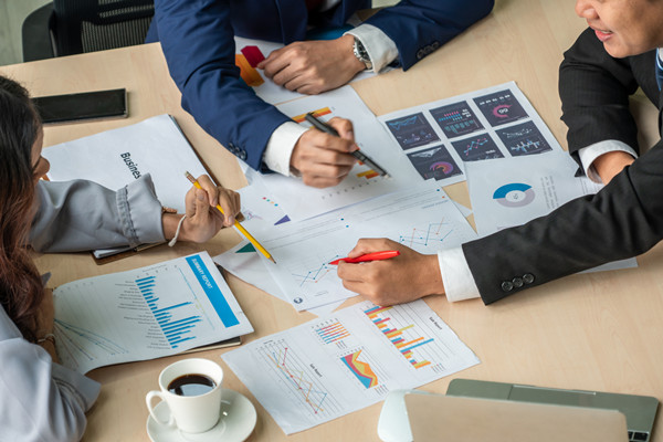 如何構(gòu)建有效的集團風險管理框架，應對不確定性？