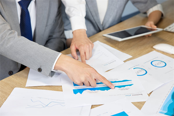 如何制定有效的市場(chǎng)營(yíng)銷計(jì)劃以驅(qū)動(dòng)年度銷售目標(biāo)達(dá)成？