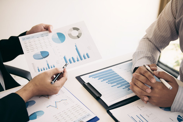 年度計(jì)劃中，如何量化評估風(fēng)險(xiǎn)與應(yīng)對策略？