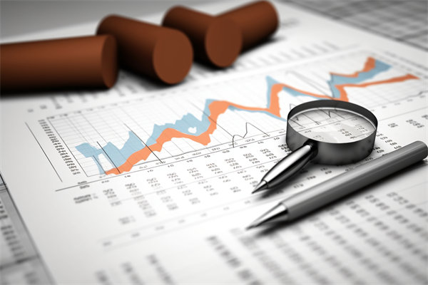 面對(duì)多元化團(tuán)隊(duì)，如何實(shí)施個(gè)性化績(jī)效評(píng)估策略？