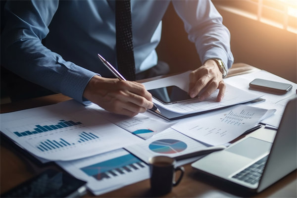 預算執(zhí)行監(jiān)控機制如何建立，確保預算不偏離目標？