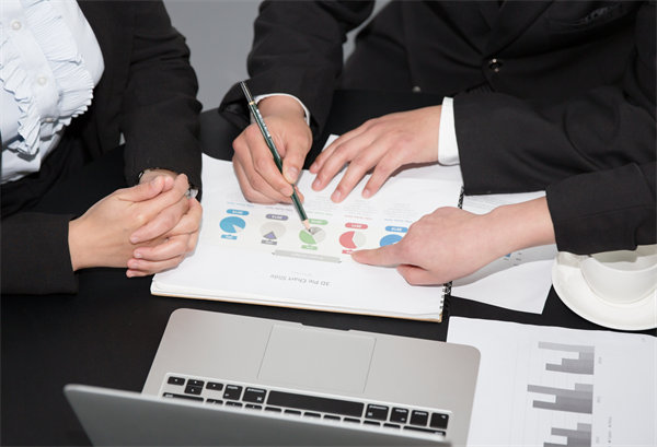 績效反饋如何有效溝通，避免誤解并激發(fā)員工潛能？