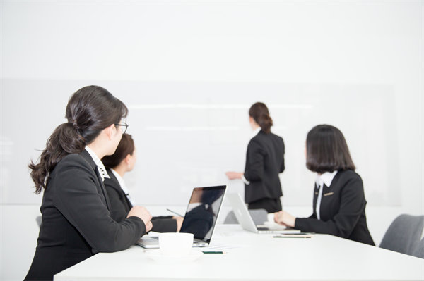 成本削減與效益增長，咨詢?nèi)绾握业阶罴哑胶恻c？