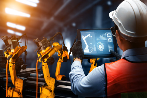 以科技創(chuàng)新驅(qū)動產(chǎn)業(yè)發(fā)展，傳統(tǒng)制造業(yè)如何數(shù)字化轉(zhuǎn)型？