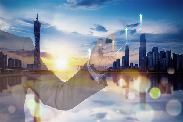 在薪酬體系設計時，應如何考慮行業(yè)標準和市場變化？