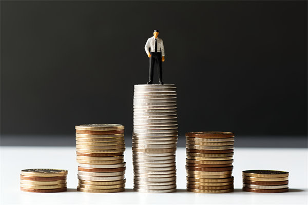 市場競爭激烈，如何制定薪酬策略以吸引并留住人才？