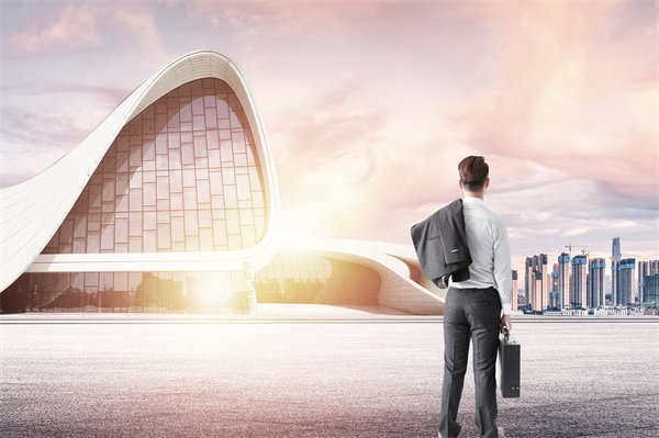 面對人才流失問題，企業(yè)應(yīng)如何改進(jìn)人力資源策略？