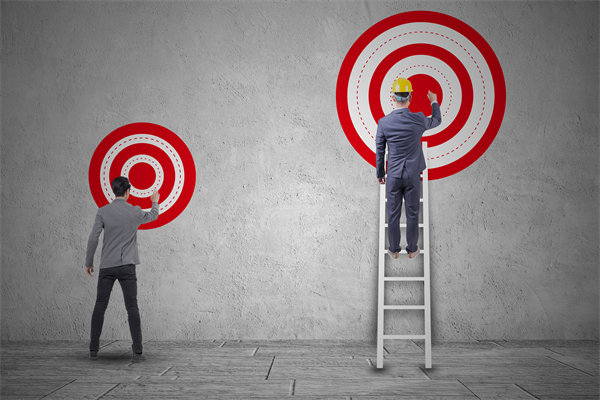 在薪酬體系構(gòu)建時(shí)，如何確保公平性，同時(shí)滿足員工期望？