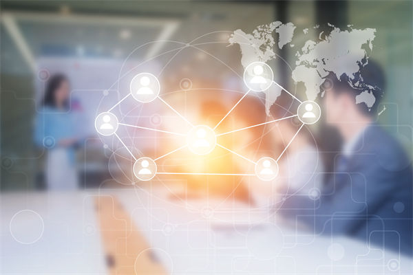 組織規(guī)劃中，如何確保戰(zhàn)略方向與市場(chǎng)需求一致？