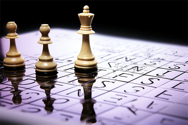 集團(tuán)管控中，如何確保子公司戰(zhàn)略與集團(tuán)目標(biāo)一致？