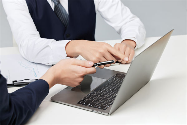 如何通過(guò)績(jī)效咨詢提升企業(yè)的整體運(yùn)營(yíng)效率？