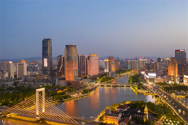 寧波戰(zhàn)略咨詢公司如何為企業(yè)定制長遠(yuǎn)發(fā)展規(guī)劃？