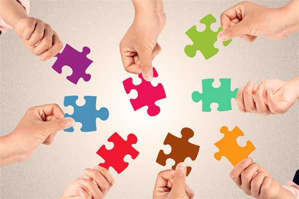 集團(tuán)管控中，如何建立有效的內(nèi)部溝通機(jī)制以促進(jìn)協(xié)同？