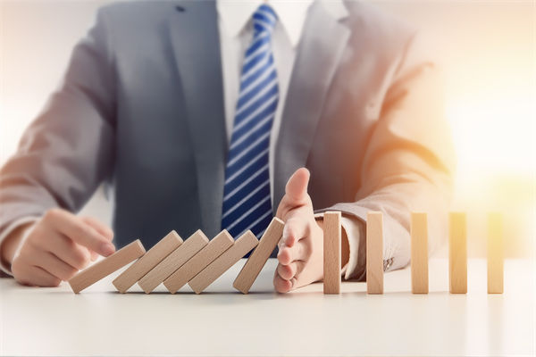 風(fēng)險評估與應(yīng)對：組織規(guī)劃中如何預(yù)見并減輕潛在問題？