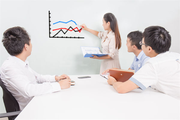 績效咨詢過程中，如何確保咨詢方案的落地實(shí)施？