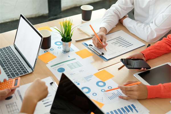 薪酬體系混亂員工怨聲載道，薪酬咨詢?nèi)绾螕軄y反正？