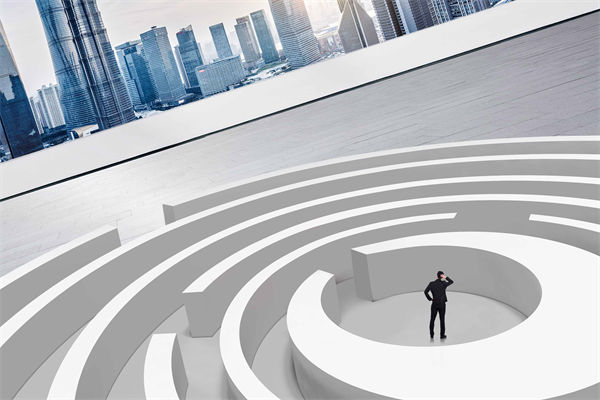 企業(yè)深陷困境，管理咨詢?nèi)绾我岳做侄未蚱瓢l(fā)展僵局？