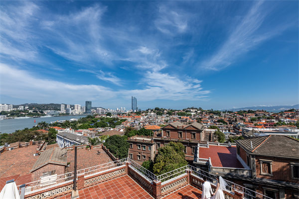 廈門企業(yè)深陷同質(zhì)化競爭泥沼，廈門戰(zhàn)略咨詢公司如何助力破局？