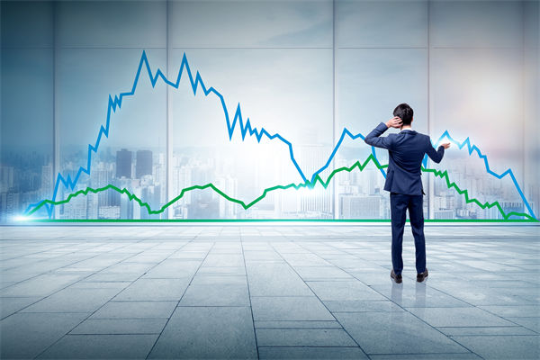 員工績效不佳，是應(yīng)該立即解雇還是給予改進(jìn)機(jī)會？