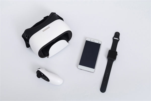 在滾動(dòng)預(yù)算模式下，如何確保預(yù)算的連續(xù)性和前瞻性？