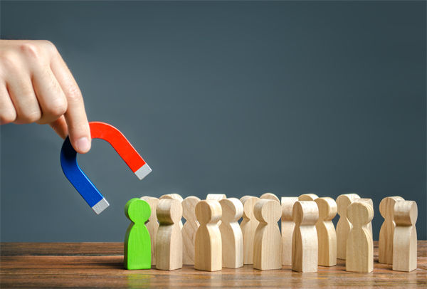 行業(yè)薪酬競(jìng)爭(zhēng)激烈，企業(yè)怎樣優(yōu)化薪酬吸引頂尖人才？