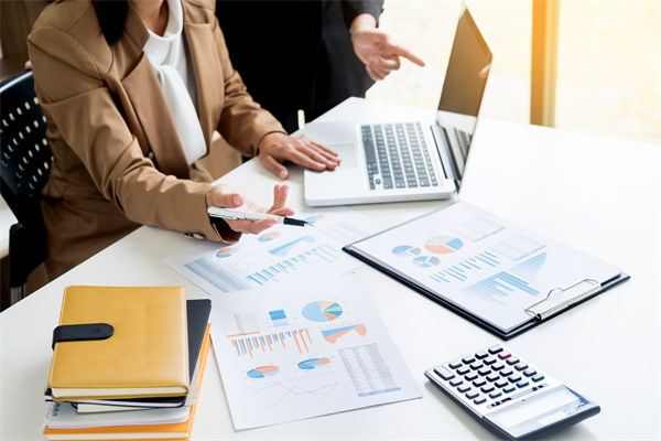 薪酬與市場(chǎng)脫節(jié)，員工抱怨不斷，如何對(duì)標(biāo)市場(chǎng)調(diào)薪？