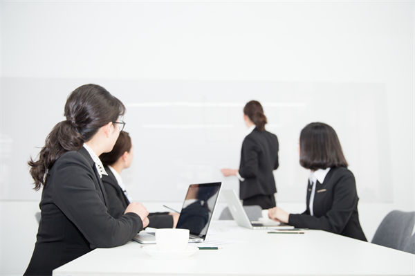 員工培訓(xùn)無效、成長慢，人力資源管理怎樣定制高效方案？