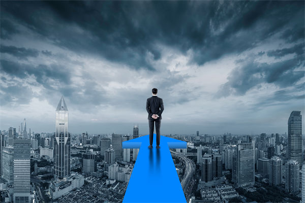 面對(duì)不確定性環(huán)境，企業(yè)如何制定靈活的戰(zhàn)略應(yīng)對(duì)方案？