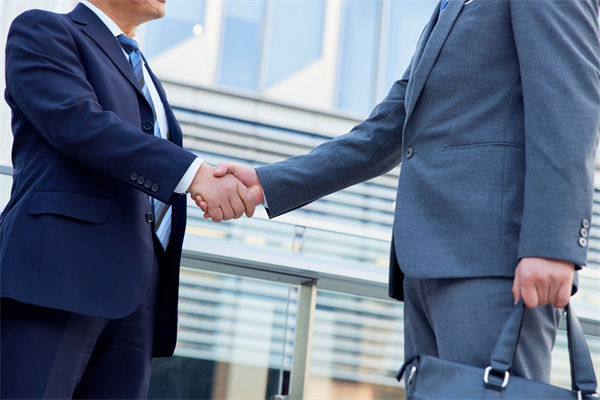 29歲女演員回應在餐廳當服務員，人力資源怎么看？