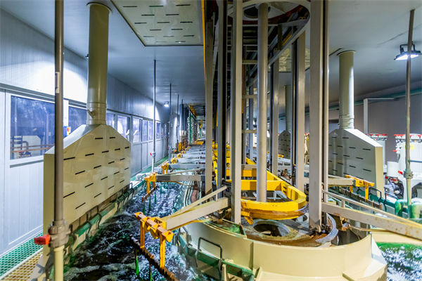 精益管理在提升產(chǎn)品質(zhì)量方面有哪些具體策略和方法？