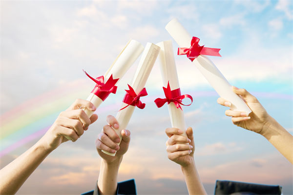 企業(yè)文化分析：錄取通知書加廣告，涉事學校被約談