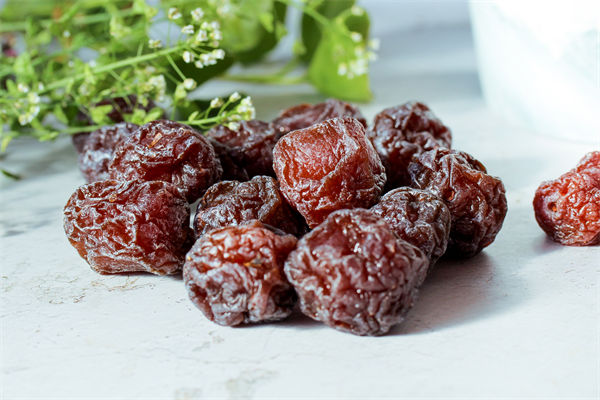 商家回應(yīng)2顆話梅128元，企業(yè)營銷管理有何啟示？