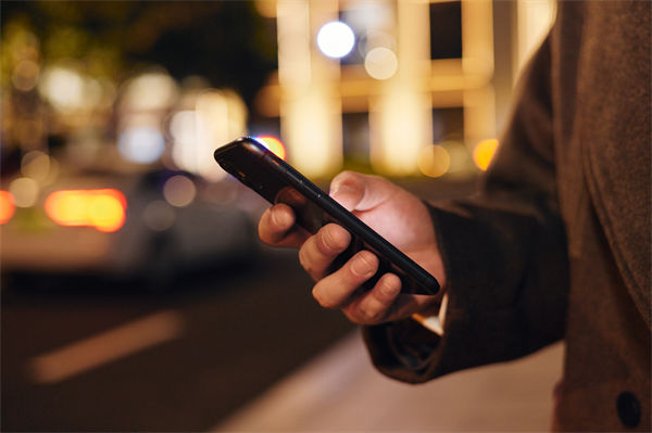 制造業(yè)管理：電子產(chǎn)品“防藍(lán)光”功能真能護眼嗎？