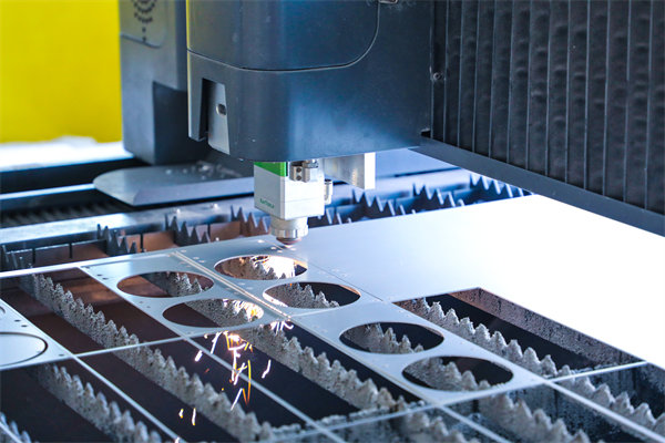 制造業(yè)管理咨詢公司，如何幫助企業(yè)應(yīng)對市場波動？